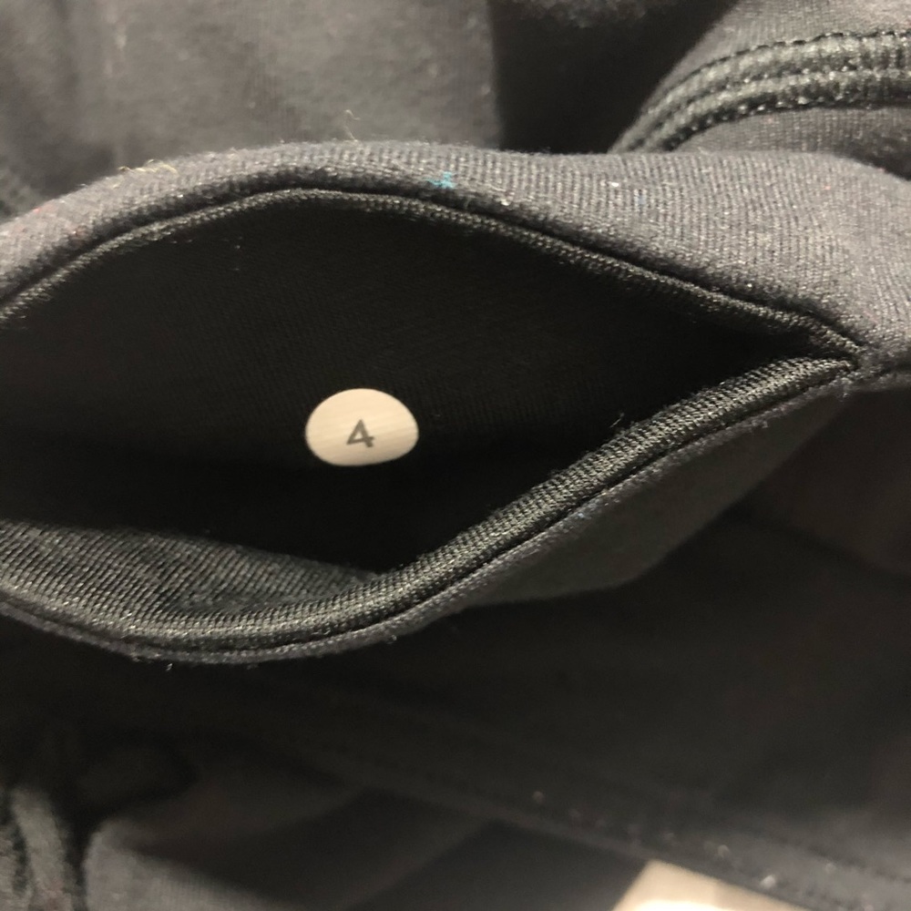 Lululemon Low Rise Capri. - Picture 3 of 7